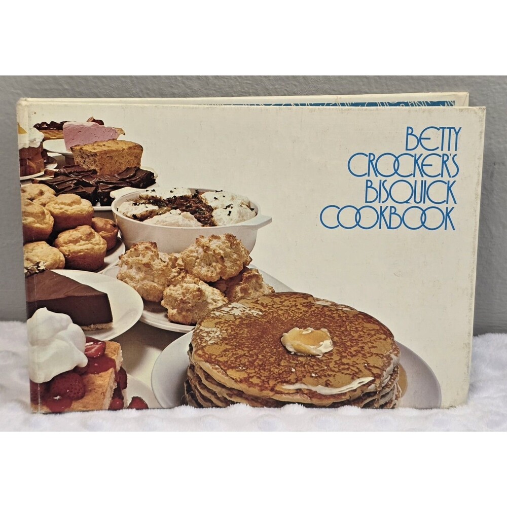 Betty Crocker’s Bisquick Cookbook 3 Ring-Bound Illustrated 1978 Recipe Book HC
